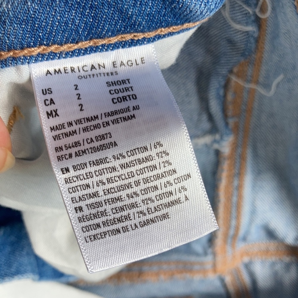 American Eagle Distressed Mom jean size 2 short - Picture 10 of 16